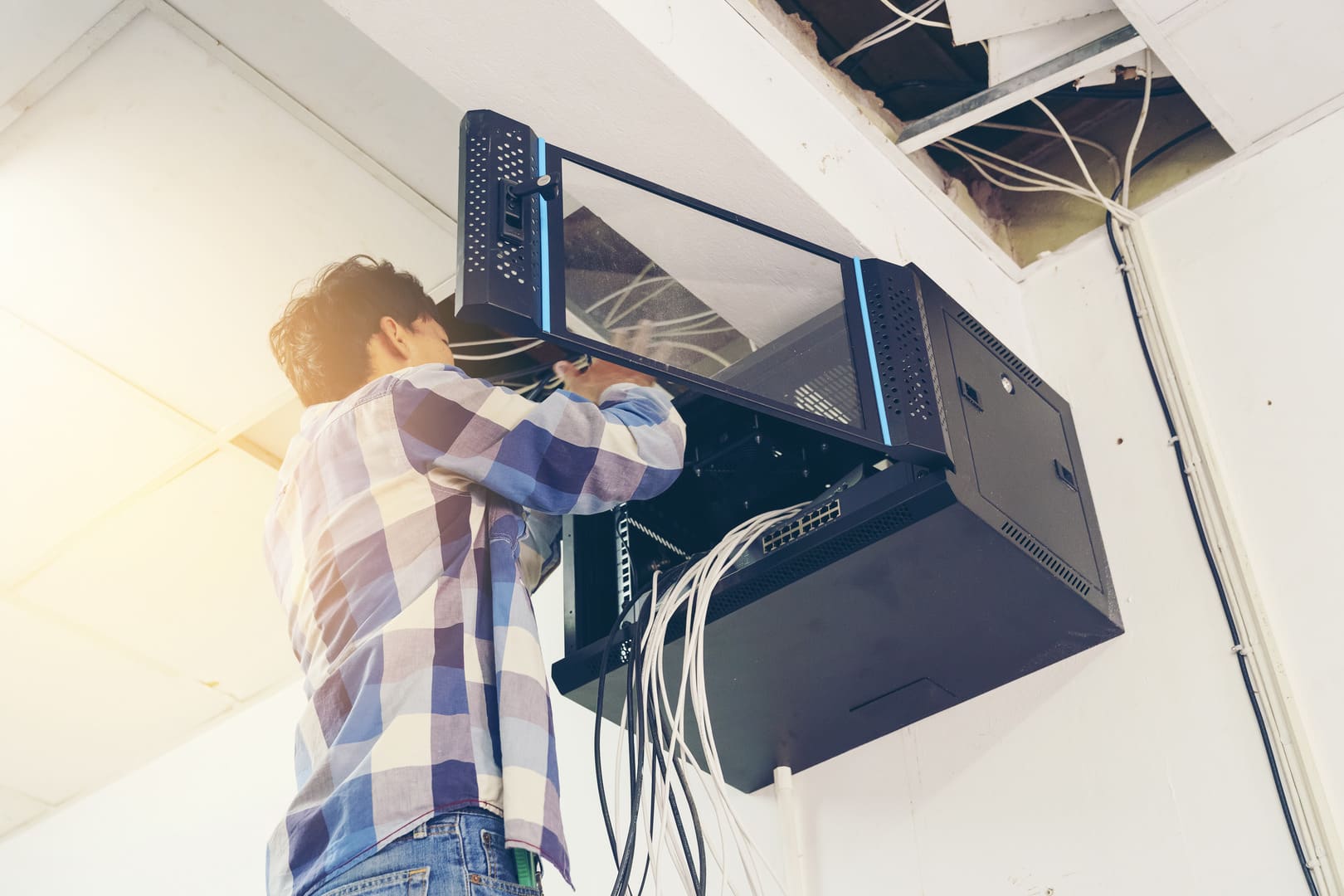Structured cabling data rack installation